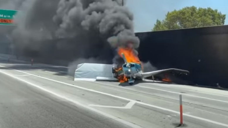 Incident aviatic pe o autostradă din SUA: Un avion a lovit o camionetă