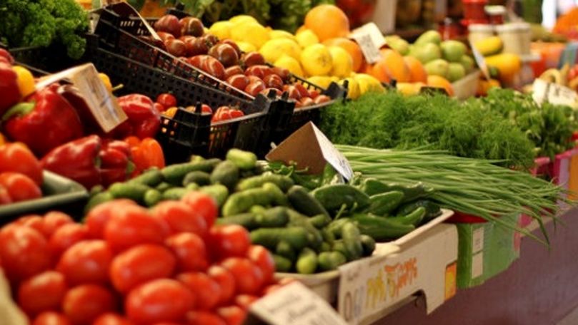 Граждане с низкими доходами жалуются на дороговизну.