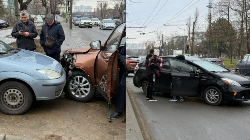 Trei automobile, inclusiv un taxi, s-au ciocnit pe o stradă din Capitală