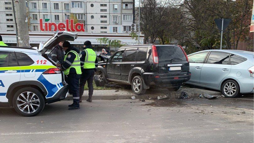 Un minor a provocat un accident în Capitală: Un șofer a fost rănit