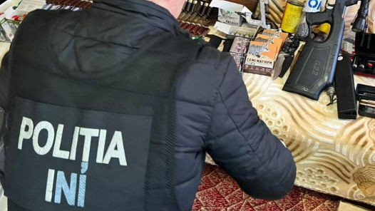 Percheziții la Vulcănești: Arme și muniții, ridicate de oamenii legii