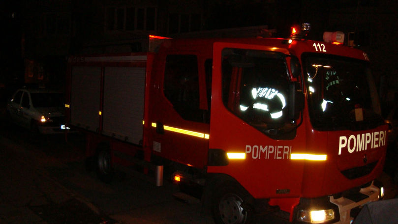 Incendiu nocturn în Capitală: Un bărbat a decedat intoxicat