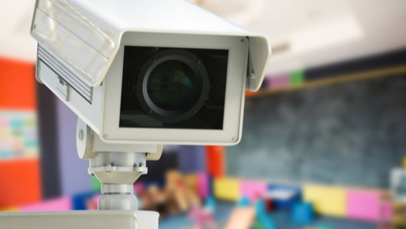 Experți: Camerele video în sălile de clasă ar preveni situații neplăcute