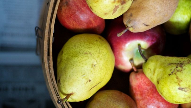 Rusia va interzice importul de mere şi pere din Belarus
