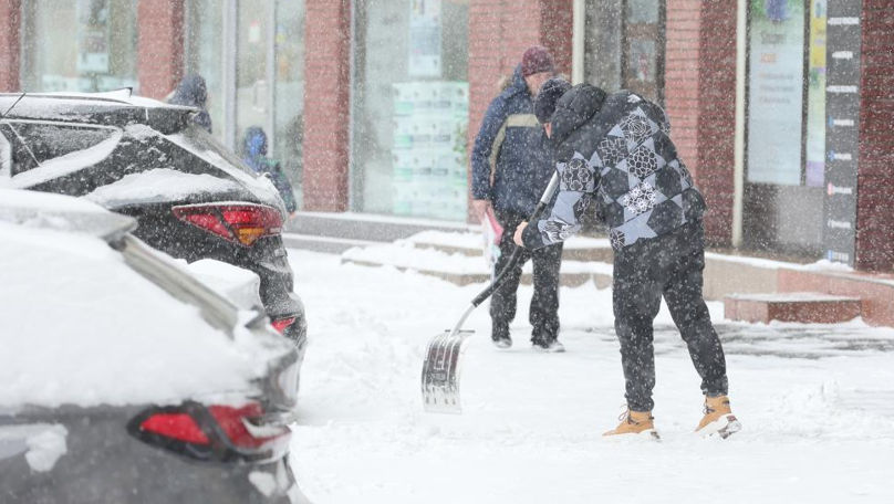 Bucureștiul se transformă în polul frigului: Sunt 30 cm de zăpadă