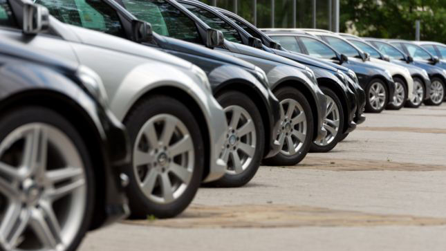 UE pune capăt vânzării din 2035 de maşini noi cu motoare termice