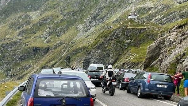 Circulație îngreunată pe Transfăgărășan din cauza fluxului de turiști