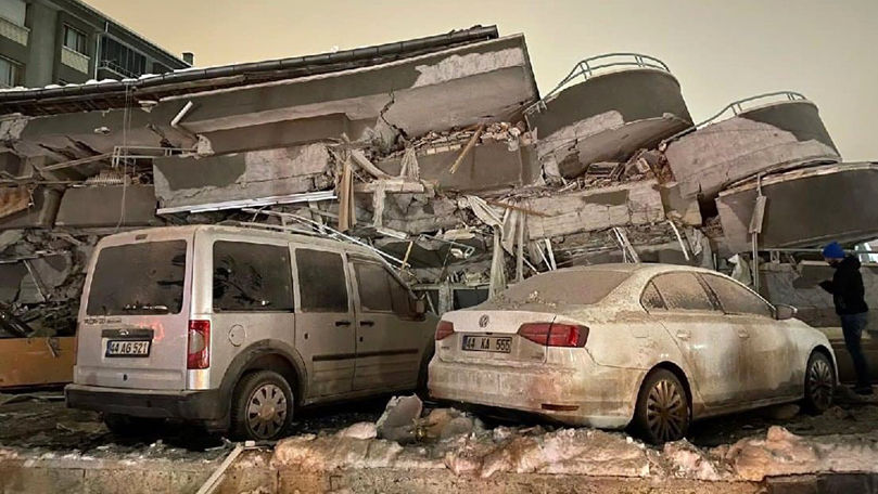 До настоящего времени известно о 500 погибших, тысячи человек получили ранения.