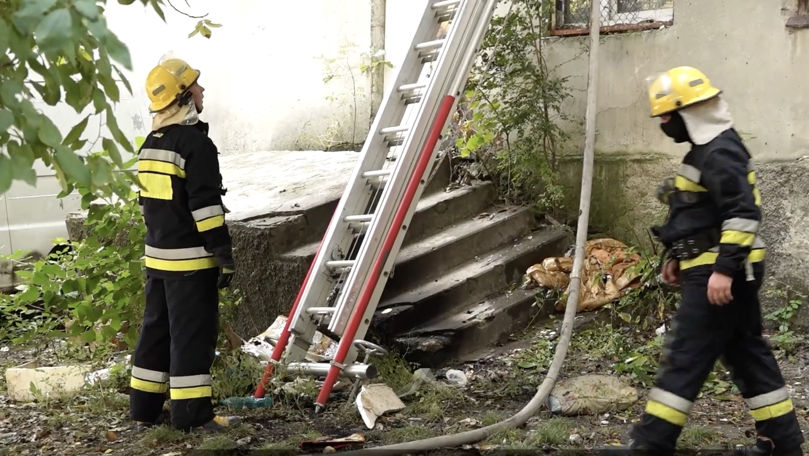 Incendiu la Bălți. Apartamentul unde se adăpostesc boschetari a luat foc
