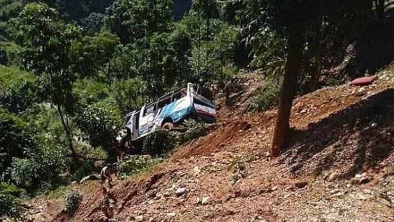 Autobuz răsturnat în Nepal: 11 morți și peste 100 de răniți