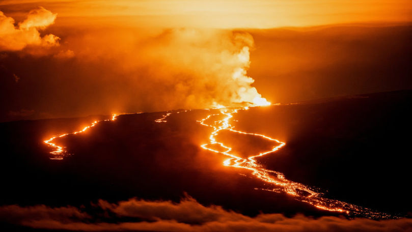 Spectacol periculos: Curioșii admiră erupția vulcanică din Hawaii