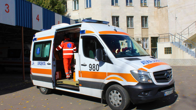 O femeie dintr-un sat din Sângerei a adus pe lume un copil în ambulanță