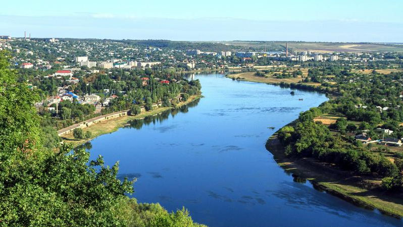 Bender: Avarie la sistemul de canalizare. Râul Nistru ar fi fost poluat