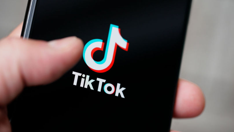 O femeie s-a ales cu arsuri după ce a încercat un truc popular pe TikTok