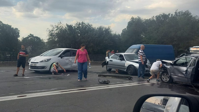 Accident grav la Botanica: Trei persoane au fost duse la spital