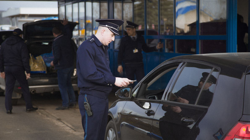 Motivul pentru care un moldovean a rămas fără permis auto la vamă