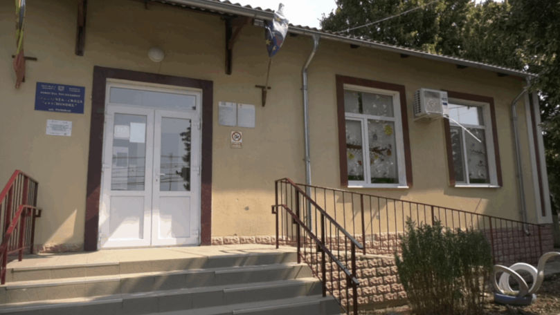 Grădinița din Fârlădeni va avea acoperiș nou și panouri solare