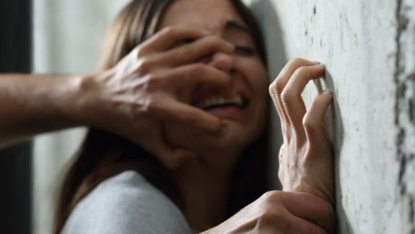 O româncă, sechestrată, bătută și violată în Franța de fostul său iubit