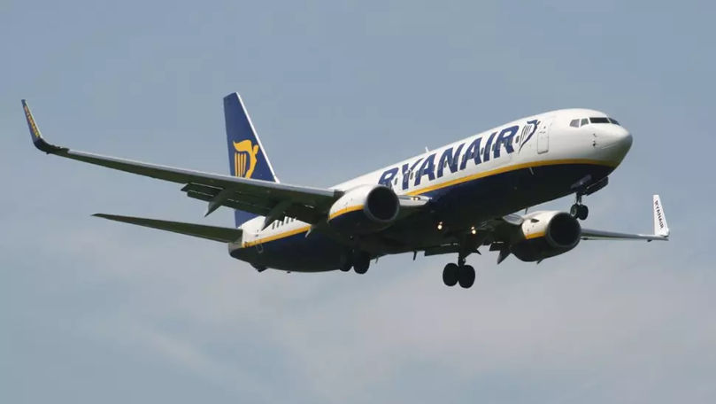 Doi pasageri ai unui avion s-au luat la bătaie din cauza unui copil