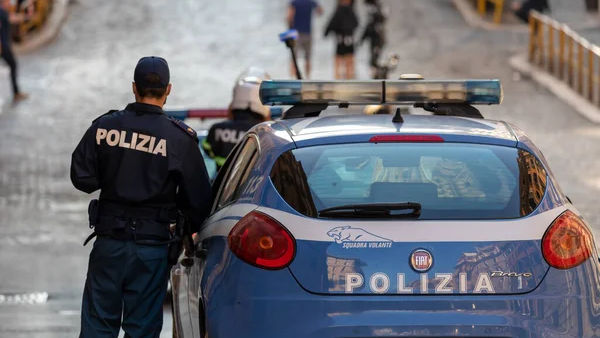 Un moldovean din Italia și-a înjunghiat soția în plină stradă și a fugit