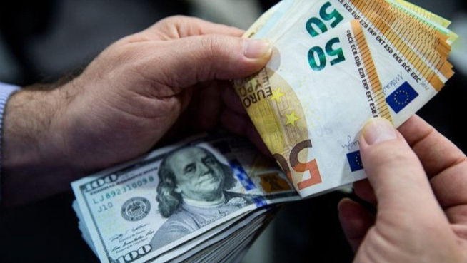 Curs valutar 5 august 2025: Cât valorează un euro și un dolar