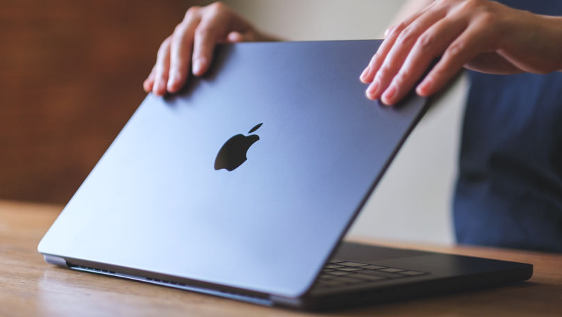 Apple a amânat lansarea MacBook Pro cu ecran tactil din cauza deficitului de memorie.