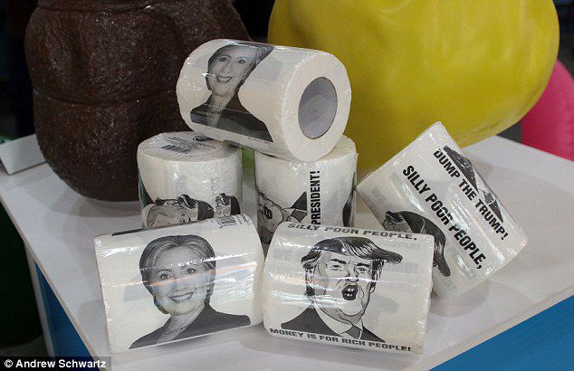 Клинтон выиграла у Трампа битву на туалетной бумаге.