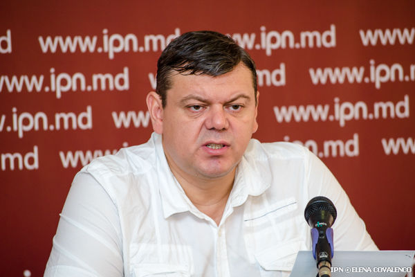 Роман Михэеш считает, что 2017 год будет отмечен борьбой между президентом и парламентским большинством. 
