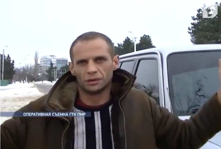 В ходе установления личности задержанного выяснилось, что он четырежды судим, в том числе за кражи и грабеж.