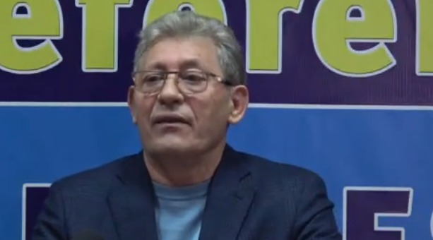 Ghimpu le propune jurnaliștilor vin alb de la Colonița, de ziua sa