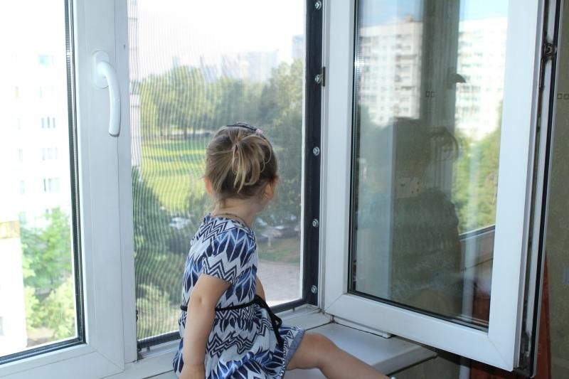 В столице погибла 4-летняя девочка, выпав из окна 6 этажа.