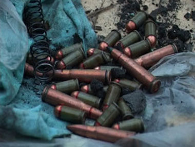 Более 180 патронов различного калибра, три обоймы к АК т АКМ, две гранаты и две боеголовки были обнаружены у гражданина РМ. Фото: rosbalt.ru