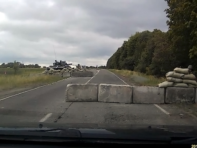 В Украине 2 июля также были обстреляны два автобуса с беженцами из Краматорска.