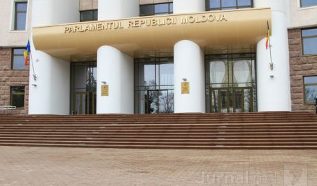 Întrevedere cu uşile închise la Parlament privind situaţia pe piaţa valutară. Foto: jurnal.md
