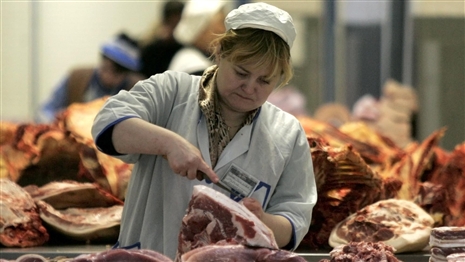 Единственный способ избежать этой и других инфекций в мясе и молоке - покупать товар на официальных рынках, в магазинах, где продукцию тщательно проверяют санитарные службы.
