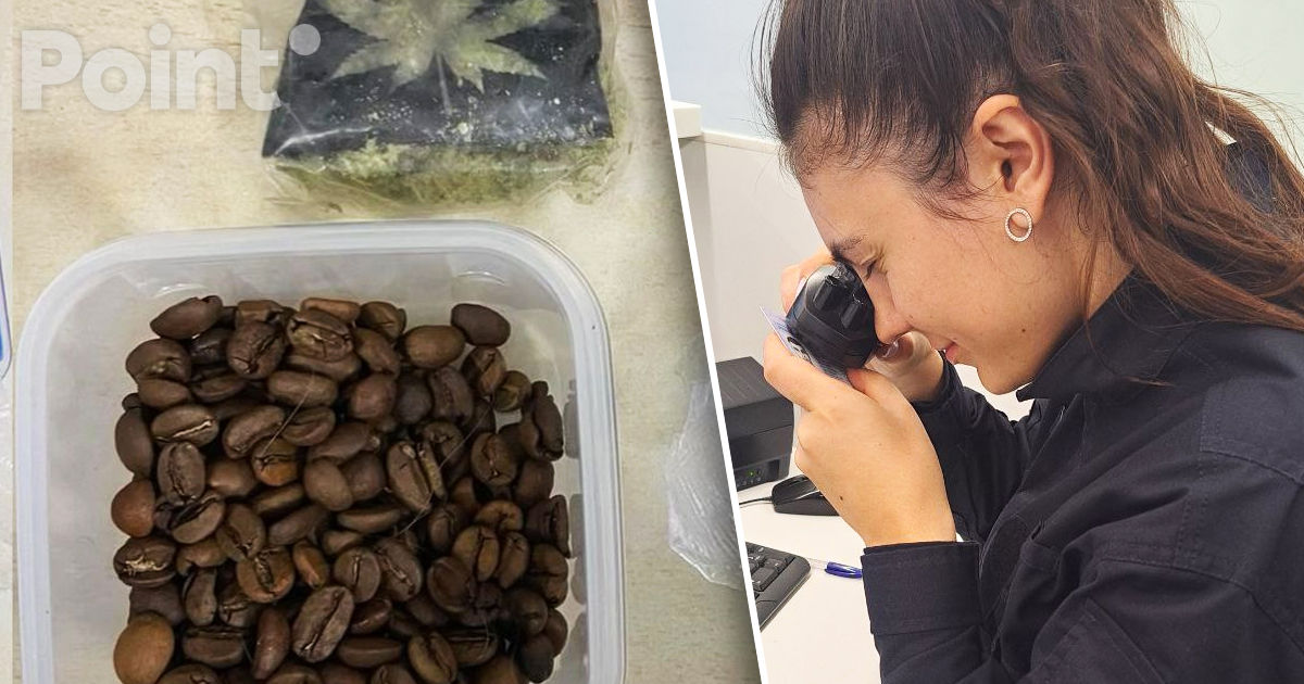 Pachețele cu droguri, ascunse printre boabele de cafea, confiscate la vama Leușeni.