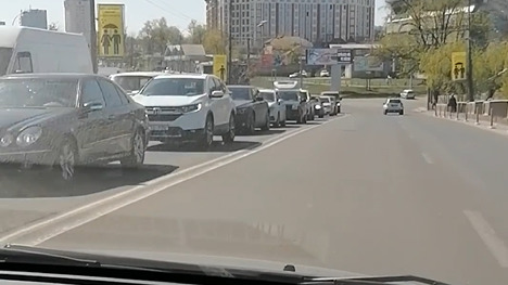 В разгар пандемии коронавируса в Кишиневе образовалась пробка.