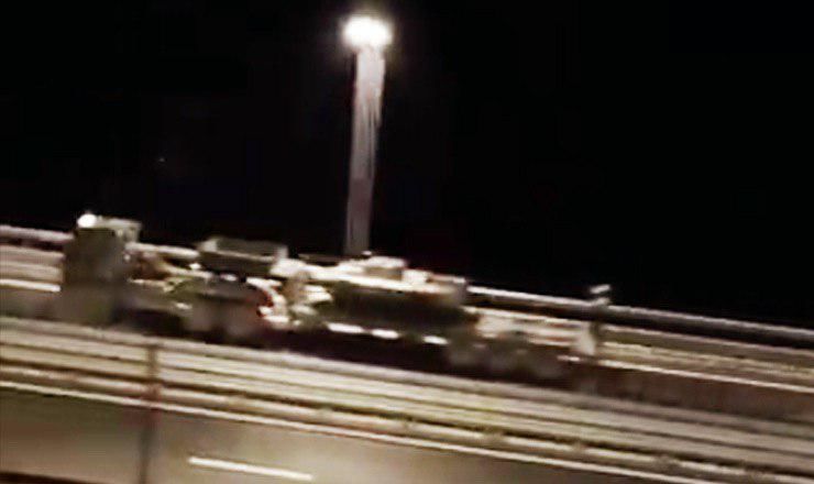 На Крымском мосту заметили военную технику.