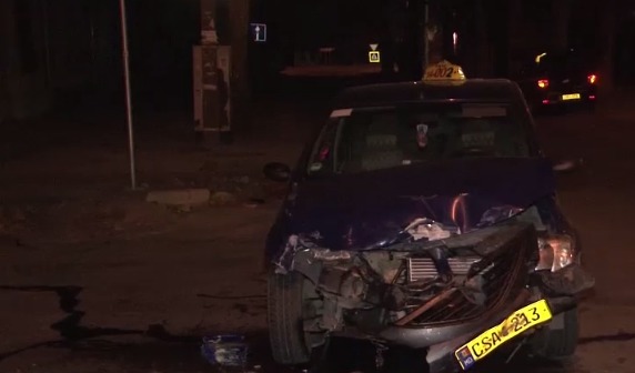 Accident în Capitală: Un agent de pază a tamponat o mașină și a fugit