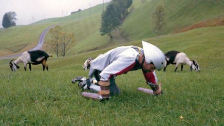 Un bărbat a decis să trăiască temporar ca o capră. Foto: totb.ro