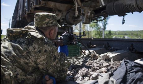 Armistiţiul din estul Ucrainei, care a intrat în vigoare noaptea trecută, este în mare parte respectat, însă ceea ce se întâmplă acolo cu greu poate fi numită pace.