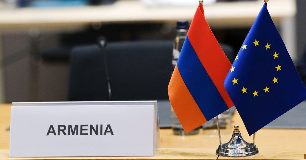 В Армении приняли закон о вступлении в Евросоюз.