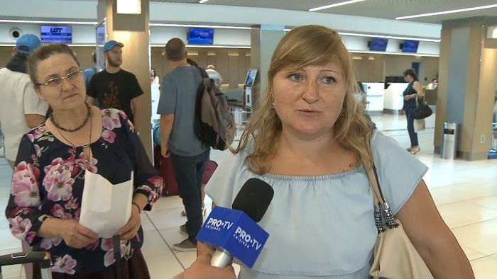 Десятки пассажиров находятся в аэропорту Кишинева после того, как их рейсы были отложены на 5 часов. Фото: protv.md.