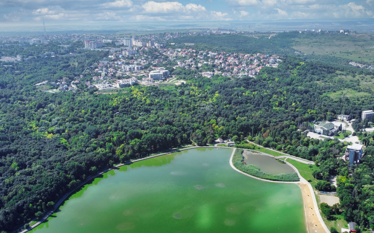 Последний понедельник августа будет жарким в Молдове. Фото Point.md.