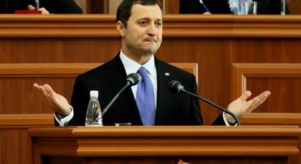 Fostului premier Vladimir Filat i s-a interzis de către procurori să facă declarații pentru presa. Acest lucru l-a anunțat avocatul politicianului, Igor Popa.