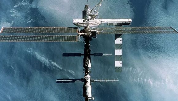 Космонавт объяснил, почему на борту МКС запрещен алкоголь. Фото: 360tv.ru.