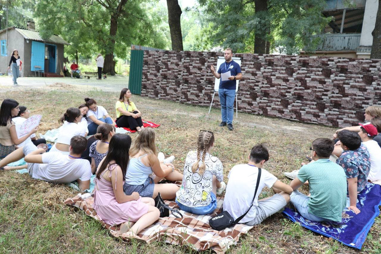 Стартовала летняя школа волонтеров Кишиневского молодежного центра.