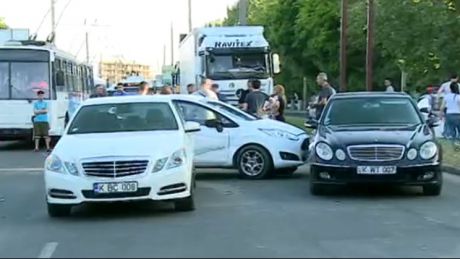 Un ambuteiaj de aproape un kilometru s-a format în cartierul Sculeni din Capitală. Foto: publika.md