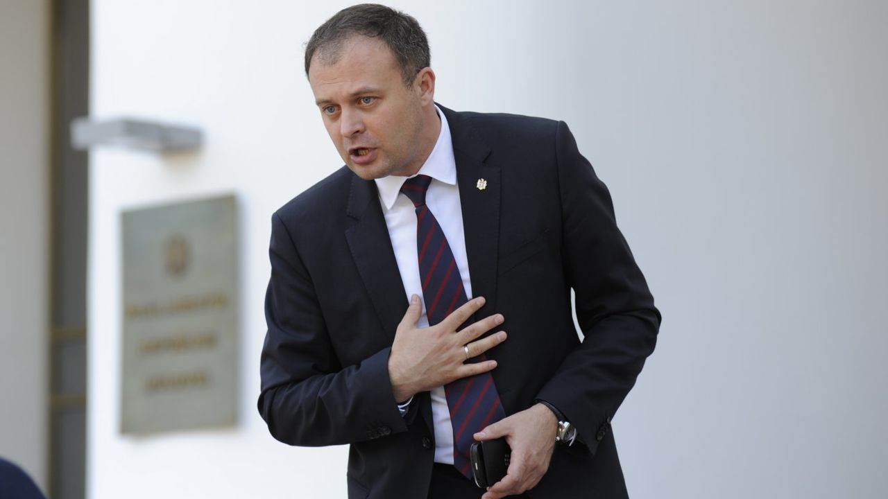 Канду заявил, что не намерен отвечать на обвинения человека, который "пытается прикрыть совершенное им воровство, используя громкие имена".