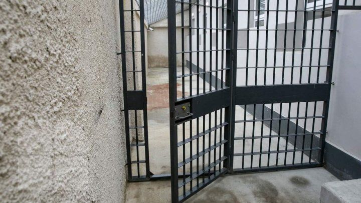 Правоохранители отправили в СИЗО на 72 часа руководителя столичного турагентства.